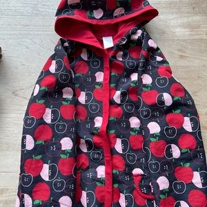 Perfect condition raincoat. With Velcro closures. So cute! With Pockets.
